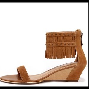 Report Signature Gizmo Sandal
